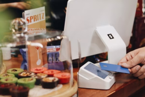 5 Trends Shaping Cashless Payments in Dining Today
