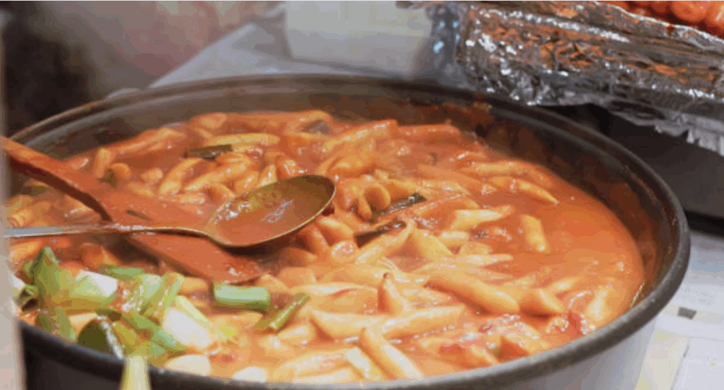 Vegan Rose Tteokbokki made with tofu and plant-based cream.