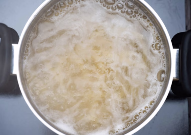 Boiling spaghetti noodles for japchae in a large pot